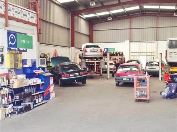 Interior de las instalaciones de Talleres Base en Narón